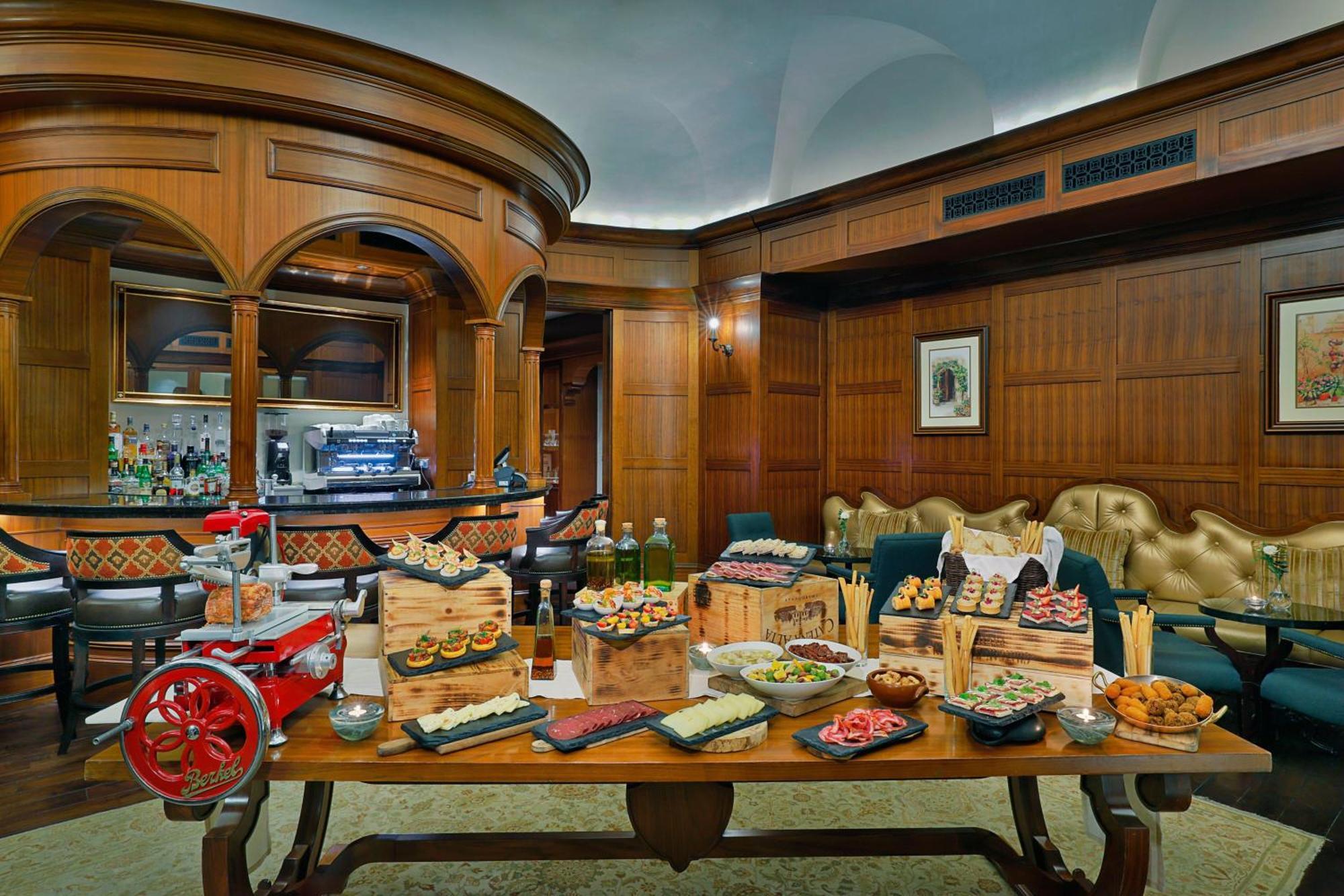 The St. Regis Abu Dhabi Hotel Exterior foto A buffet at a hotel