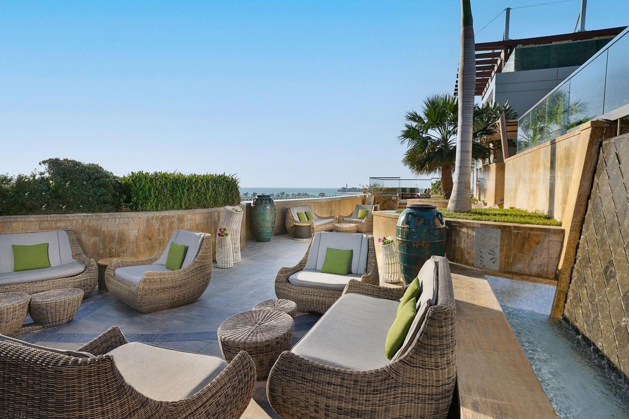 The St. Regis Abu Dhabi Hotel Exterior foto The rooftop bar at the hotel