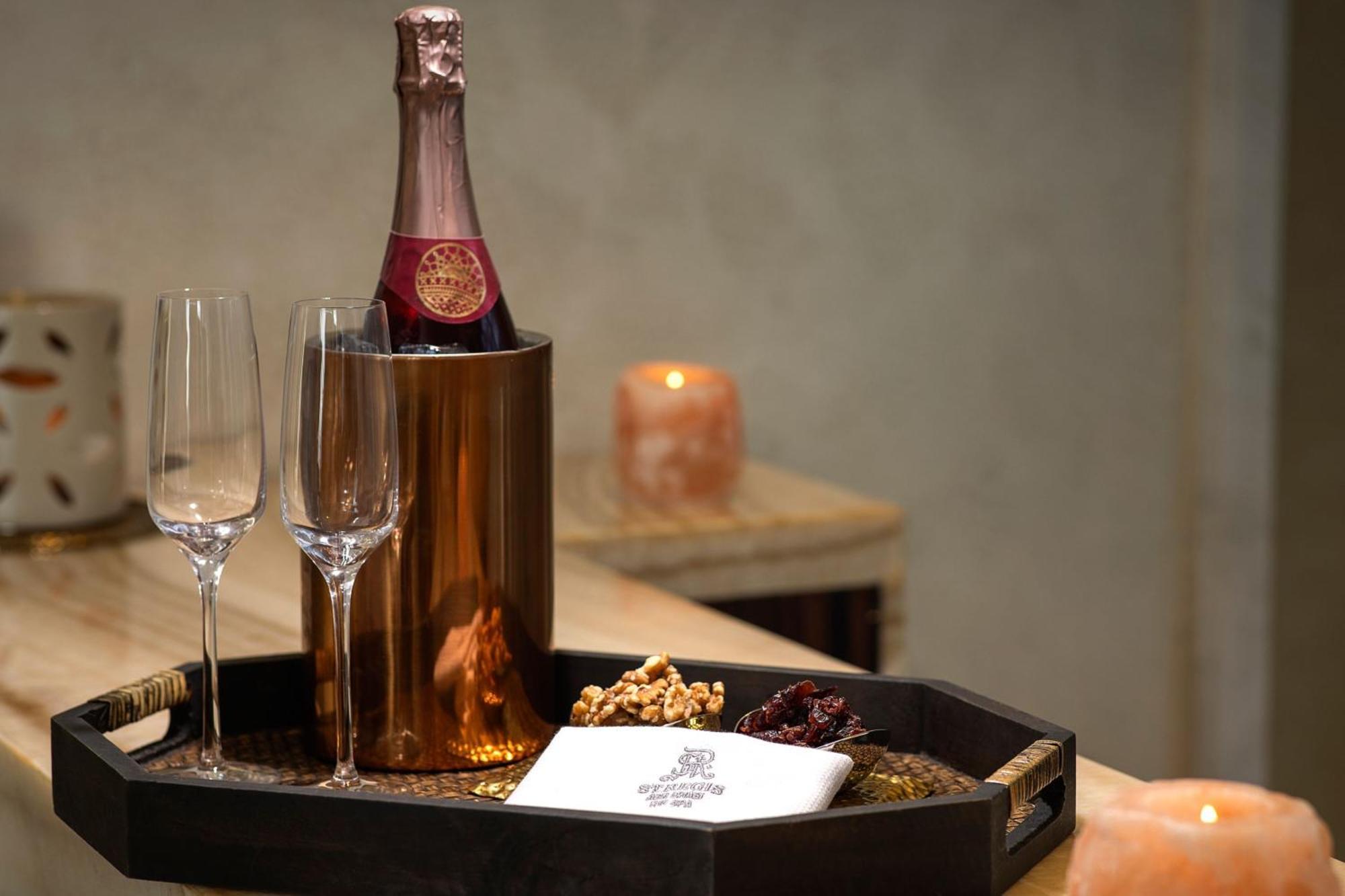 The St. Regis Abu Dhabi Hotel Exterior foto A bottle of champagne