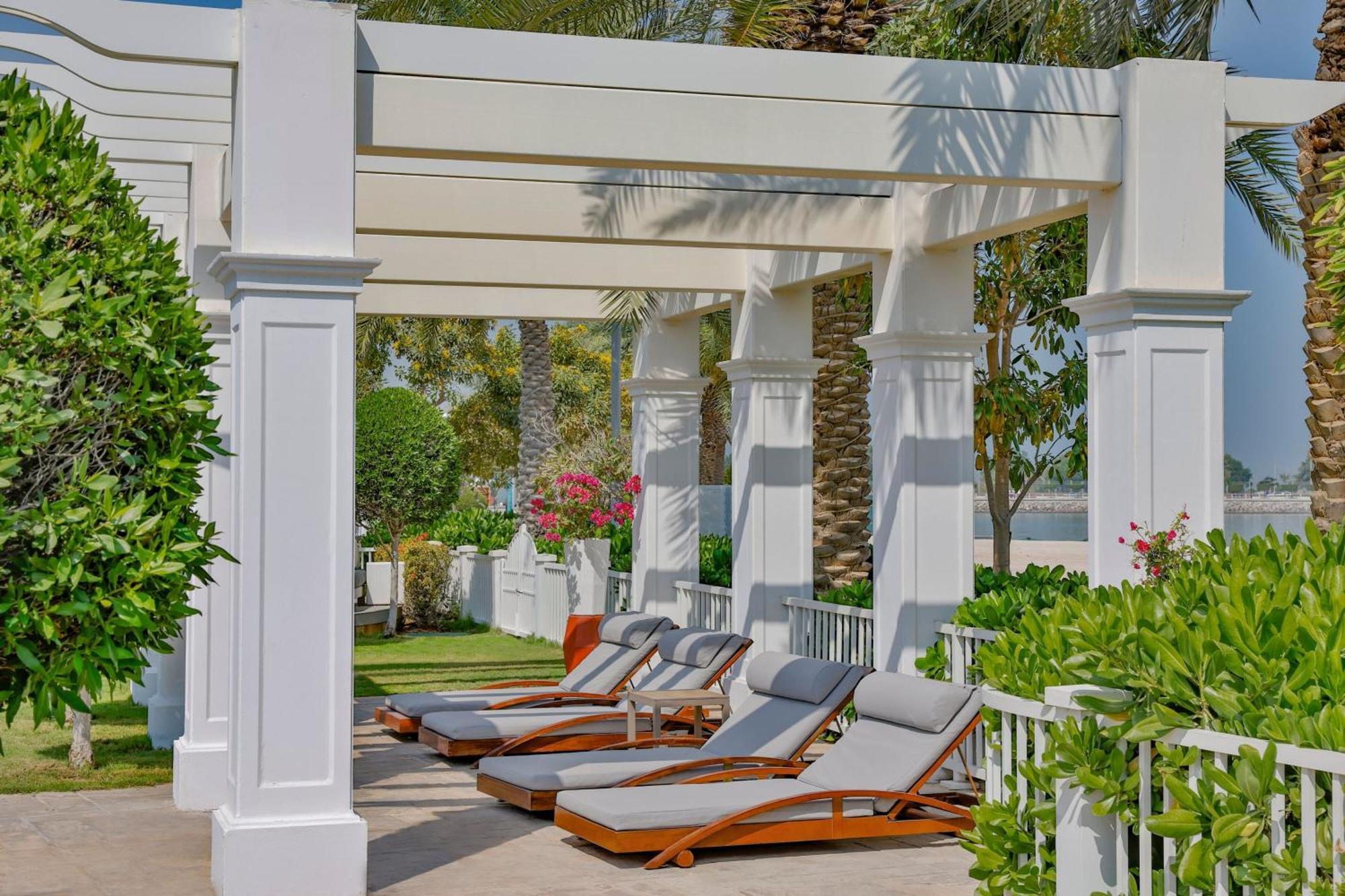 The St. Regis Abu Dhabi Hotel Exterior foto Pergola at the pool