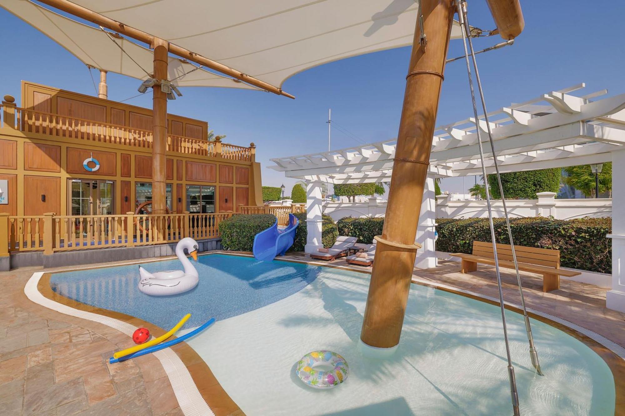 The St. Regis Abu Dhabi Hotel Exterior foto The children's pool at the hotel