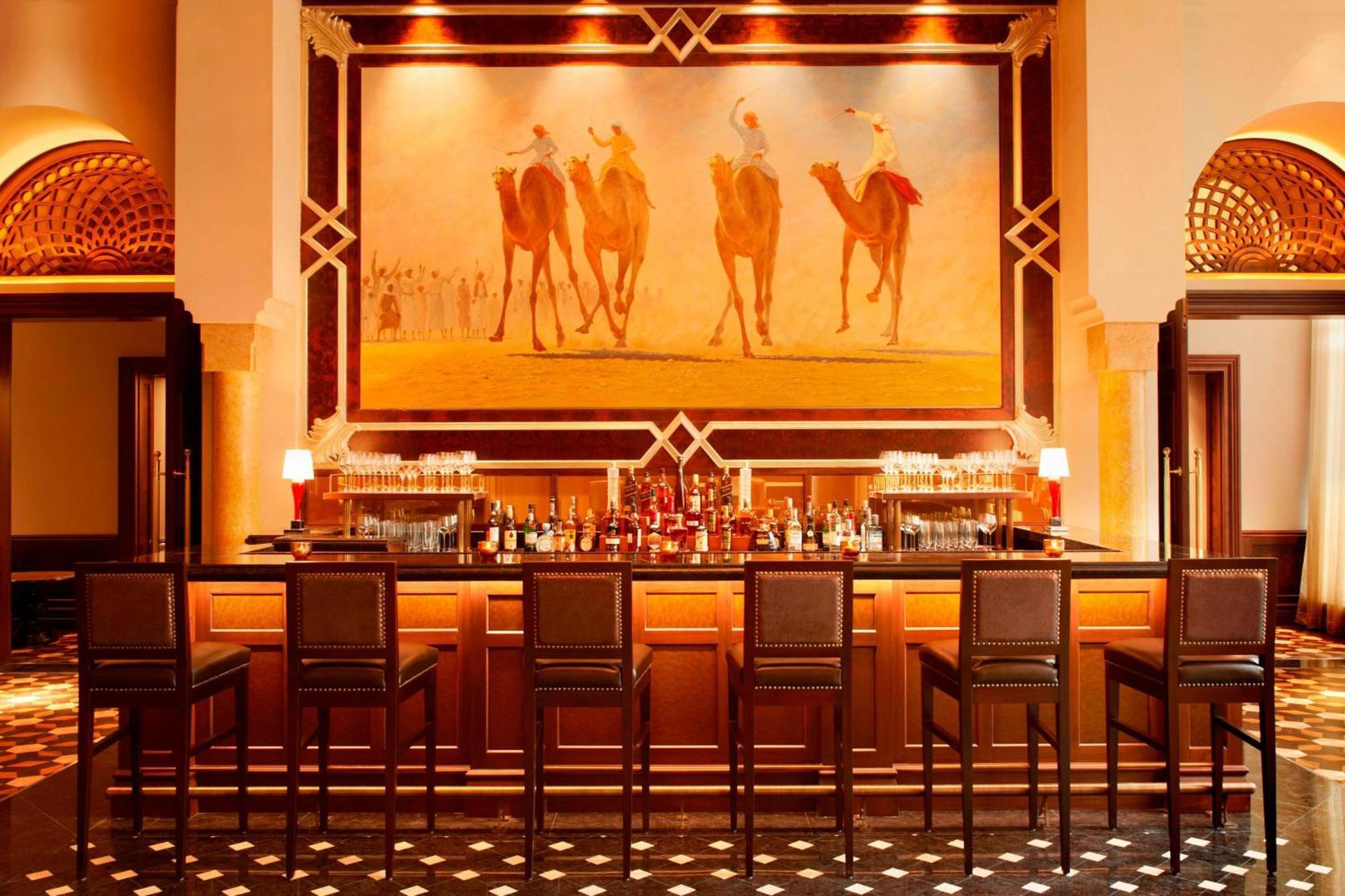 The St. Regis Abu Dhabi Hotel Exterior foto The bar at the Palace Downtown