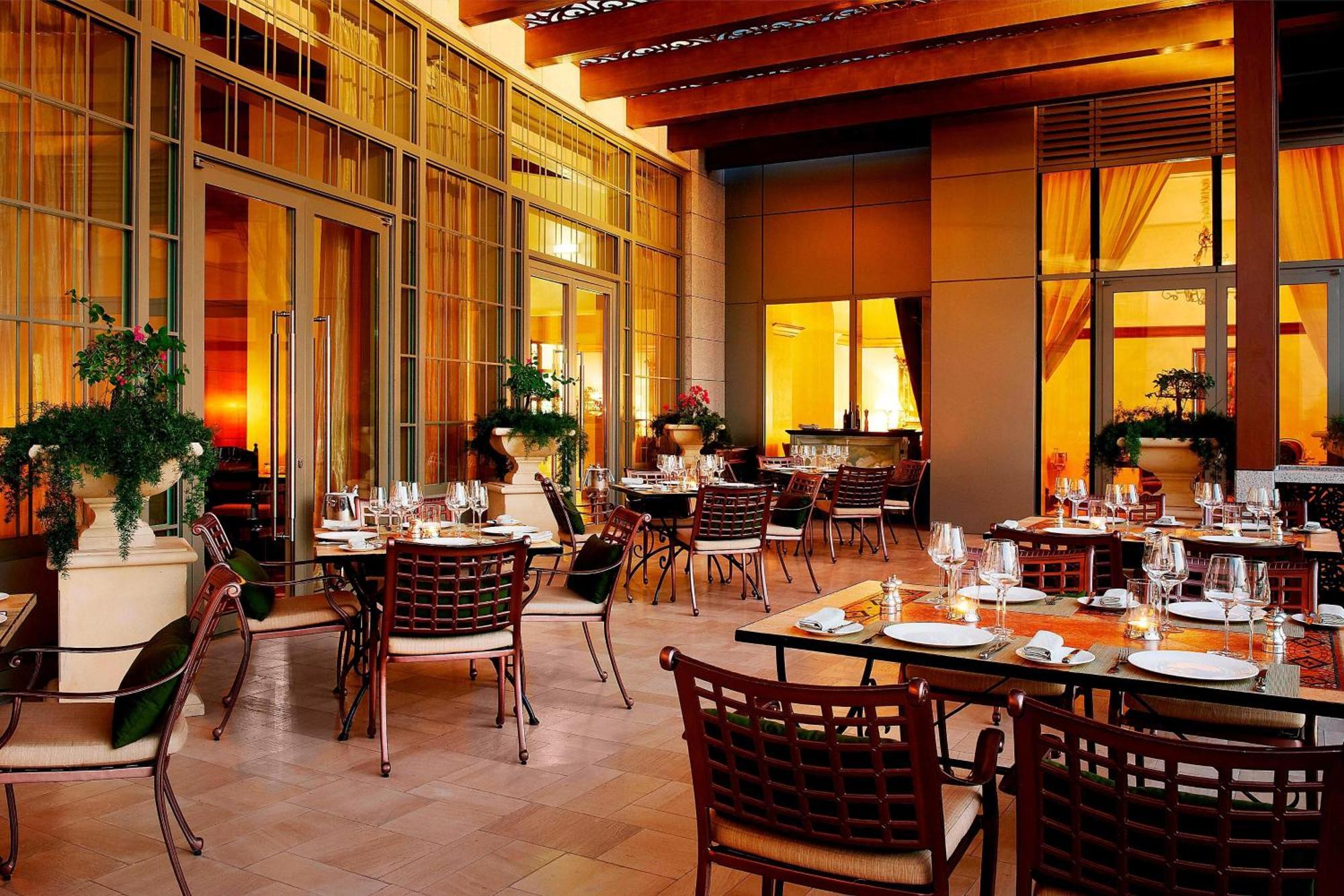The St. Regis Abu Dhabi Hotel Exterior foto The restaurant at the Four Seasons Hotel