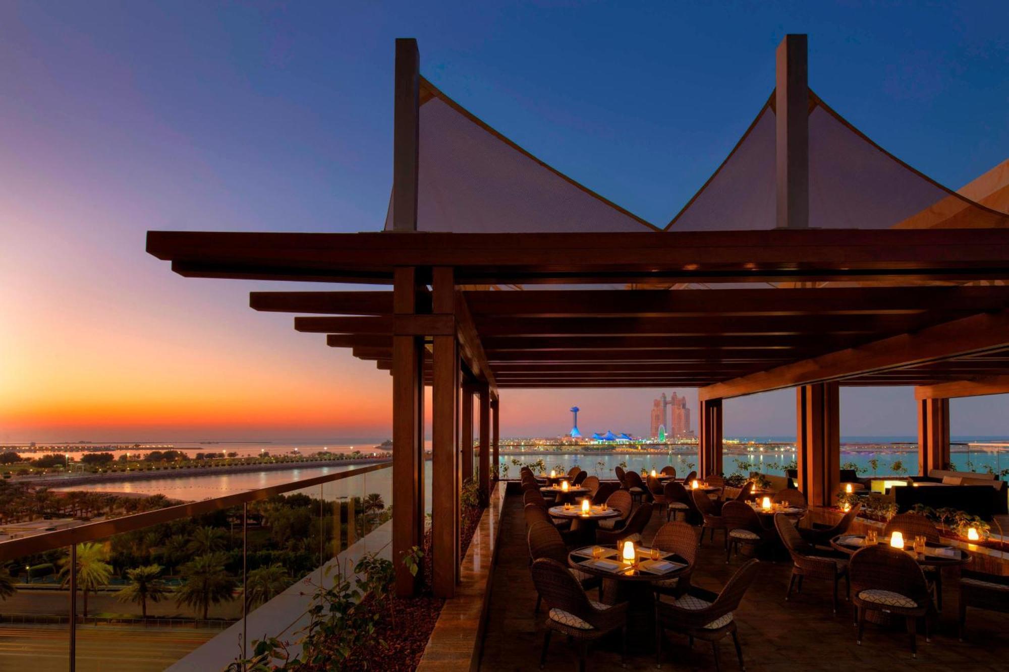 The St. Regis Abu Dhabi Hotel Exterior foto The View at The Palm Jumeirah